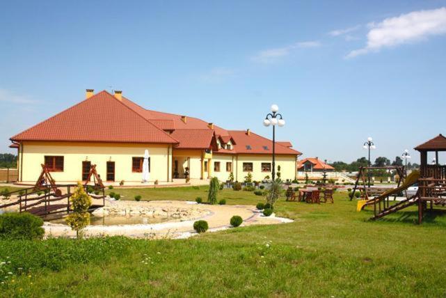 Hotel Wasik Krogulcza Kültér fotó